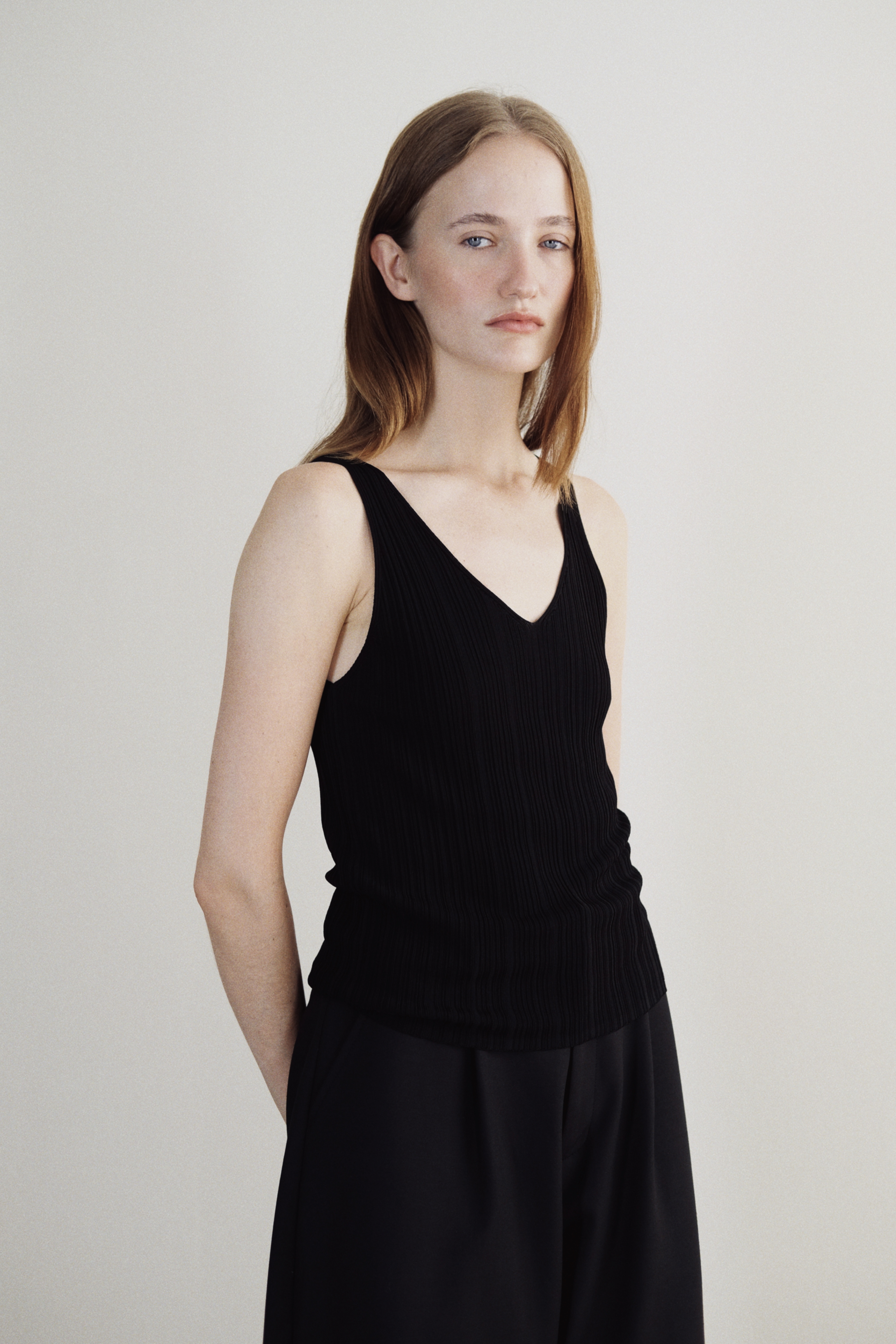 AKITO TOP - BLACK